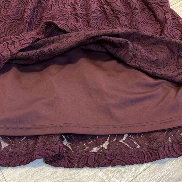 VINTAGE Sleeveless Lace Dress, Rose Motif, Burgundy Wine Merlot Plum, Size 12-14 - Picture 7 of 14
